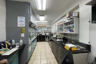 laboratorio de pruebas de metales